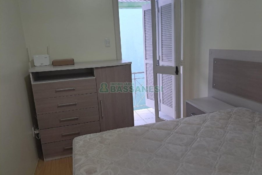 Sobrado com 86m², 3 dormitórios, 1 vaga, no bairro Cristo Redentor em Caxias do Sul para Comprar