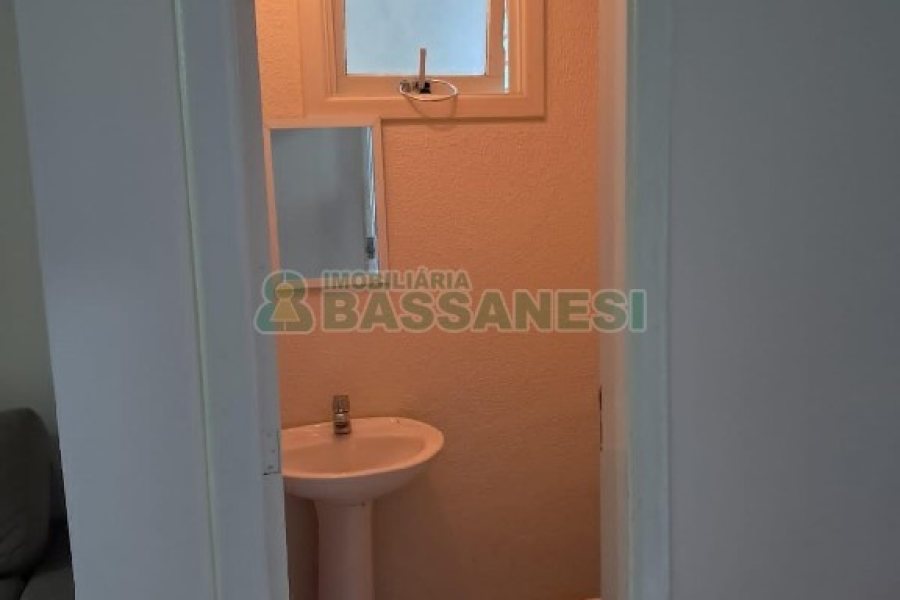 Sobrado com 86m², 3 dormitórios, 1 vaga, no bairro Cristo Redentor em Caxias do Sul para Comprar