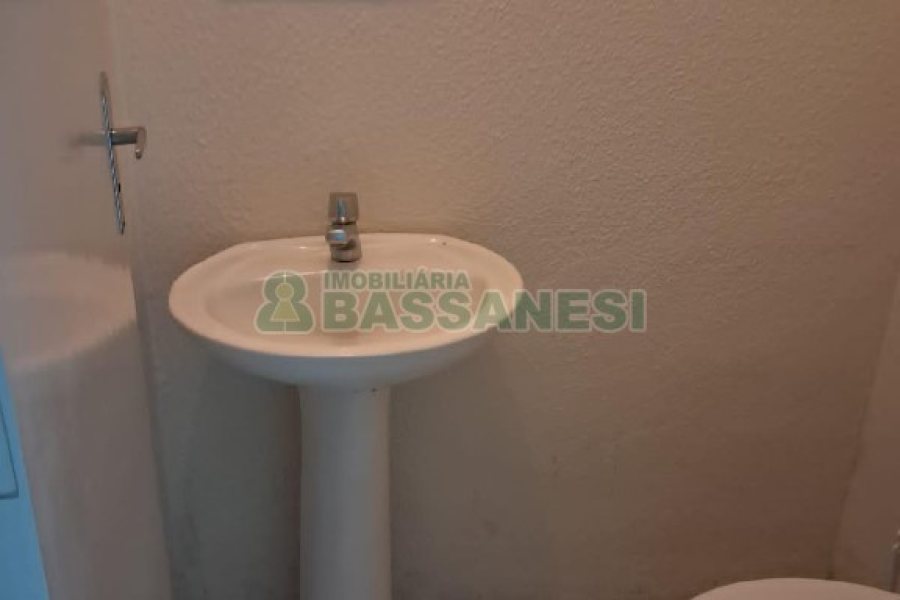 Sobrado com 86m², 3 dormitórios, 1 vaga, no bairro Cristo Redentor em Caxias do Sul para Comprar