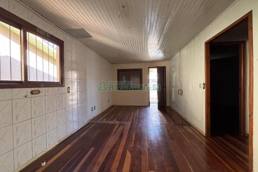 Casa com 63m², 3 dormitórios, 2 vagas, no bairro Charqueadas em Caxias do Sul para Comprar