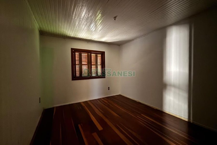 Casa com 63m², 3 dormitórios, 2 vagas, no bairro Charqueadas em Caxias do Sul para Comprar
