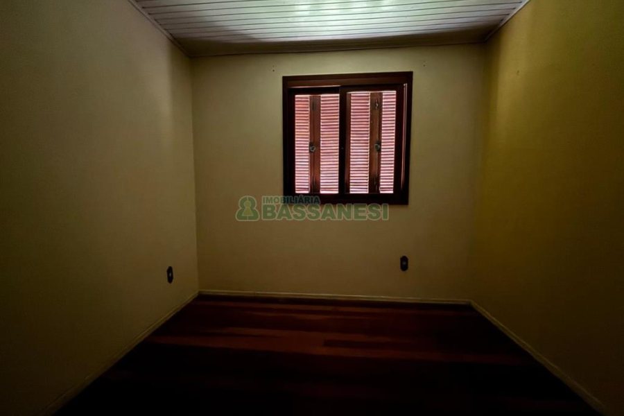 Casa com 63m², 3 dormitórios, 2 vagas, no bairro Charqueadas em Caxias do Sul para Comprar