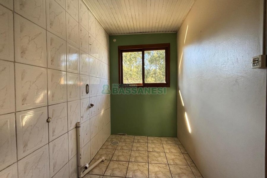 Casa com 63m², 3 dormitórios, 2 vagas, no bairro Charqueadas em Caxias do Sul para Comprar