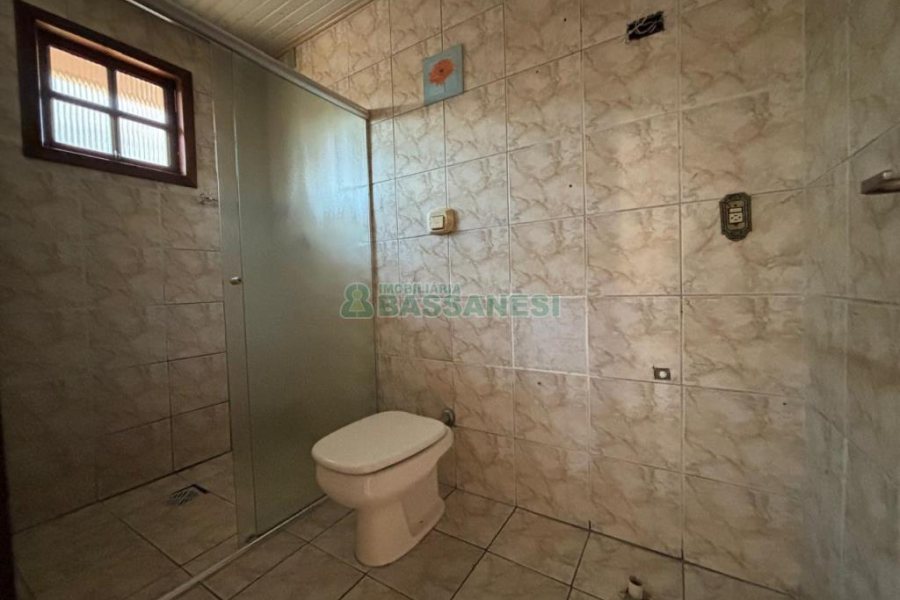 Casa com 63m², 3 dormitórios, 2 vagas, no bairro Charqueadas em Caxias do Sul para Comprar