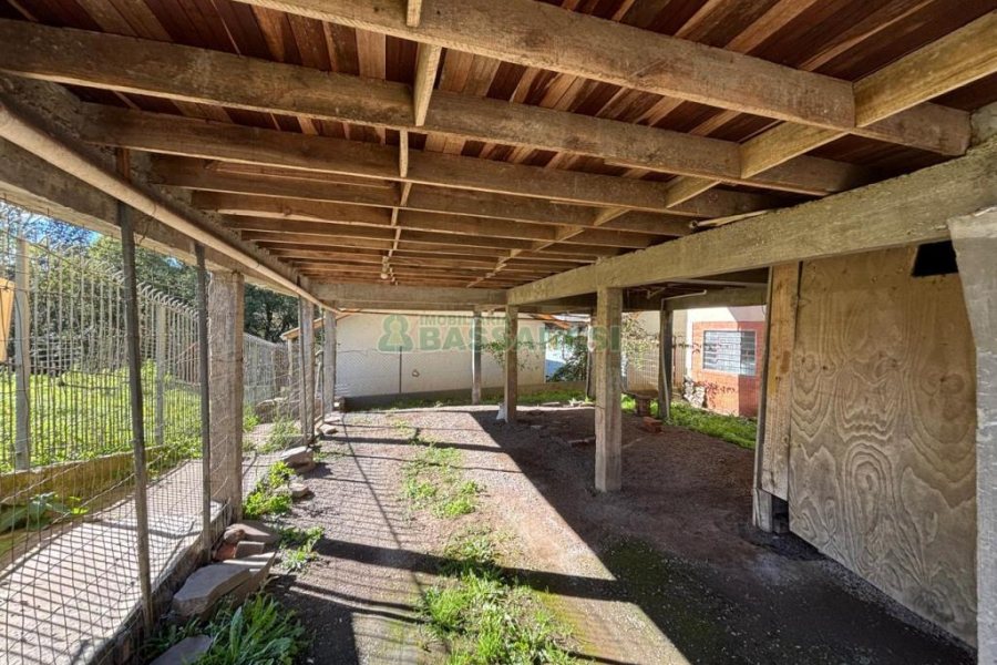 Casa com 63m², 3 dormitórios, 2 vagas, no bairro Charqueadas em Caxias do Sul para Comprar