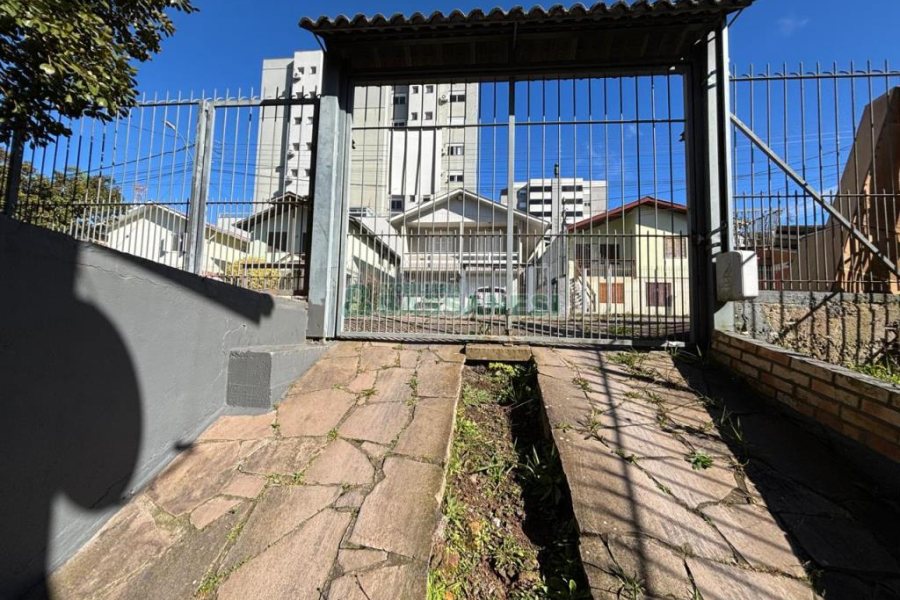Casa com 63m², 3 dormitórios, 2 vagas, no bairro Charqueadas em Caxias do Sul para Comprar