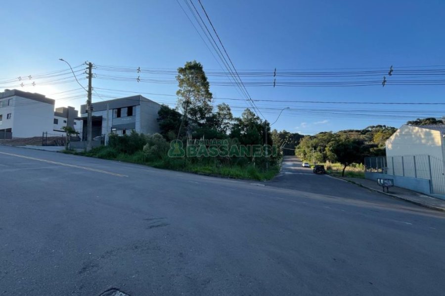 Terreno com 450m², no bairro São Virgílio em Caxias do Sul para Comprar