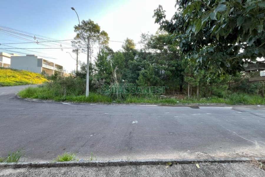 Terreno com 450m², no bairro São Virgílio em Caxias do Sul para Comprar