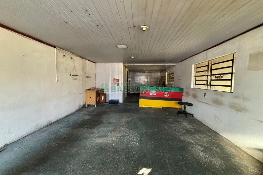 Loja com 71m², 1 vaga, no bairro Charqueadas em Caxias do Sul para Alugar