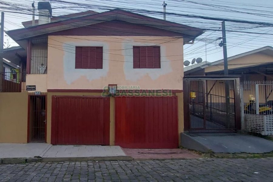 Casa com 88m², 3 dormitórios, 2 vagas, no bairro Cidade Nova em Caxias do Sul para Alugar