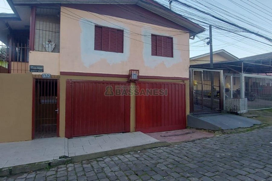 Casa com 88m², 3 dormitórios, 2 vagas, no bairro Cidade Nova em Caxias do Sul para Alugar