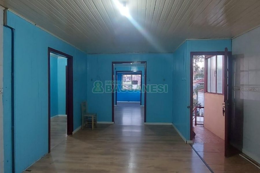 Casa com 88m², 3 dormitórios, 2 vagas, no bairro Cidade Nova em Caxias do Sul para Alugar