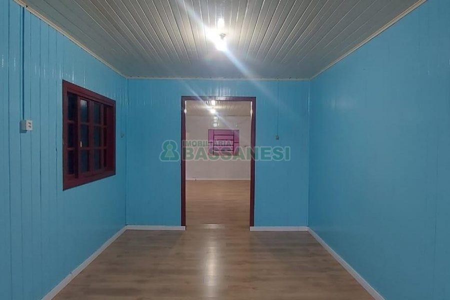 Casa com 88m², 3 dormitórios, 2 vagas, no bairro Cidade Nova em Caxias do Sul para Alugar