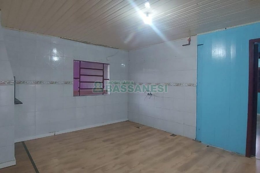 Casa com 88m², 3 dormitórios, 2 vagas, no bairro Cidade Nova em Caxias do Sul para Alugar