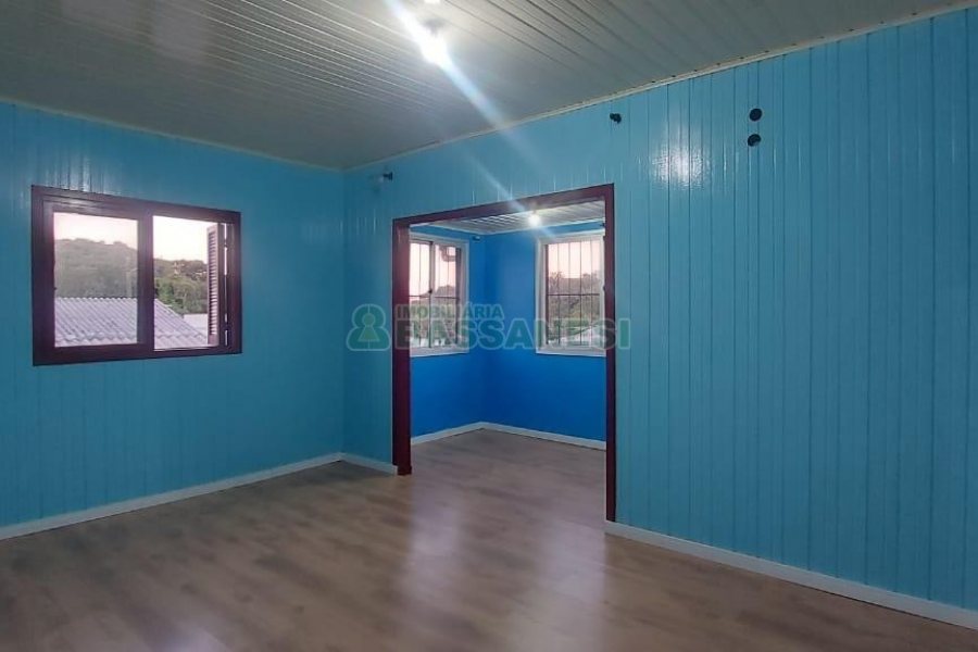 Casa com 88m², 3 dormitórios, 2 vagas, no bairro Cidade Nova em Caxias do Sul para Alugar