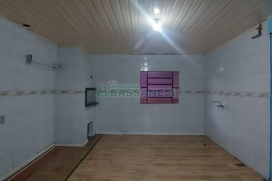 Casa com 88m², 3 dormitórios, 2 vagas, no bairro Cidade Nova em Caxias do Sul para Alugar