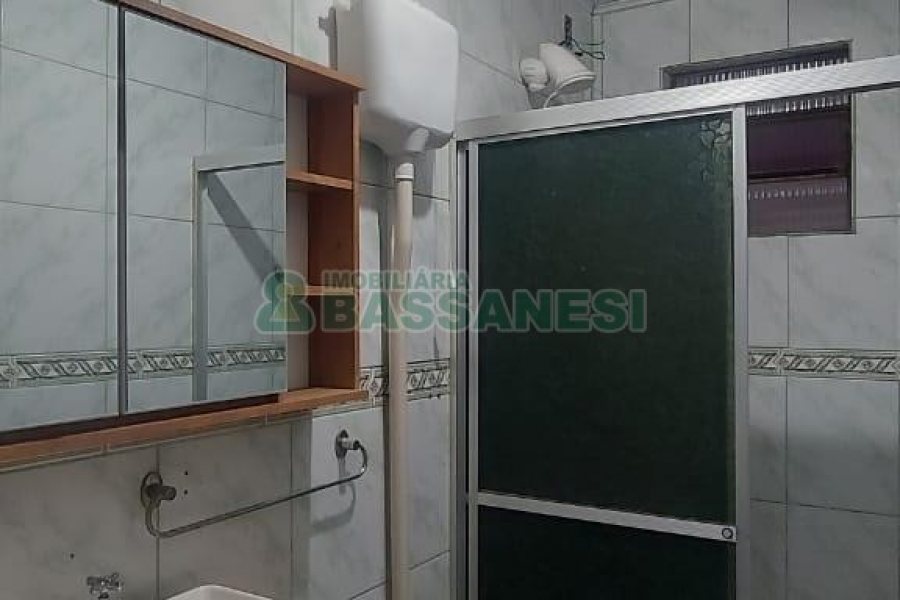 Casa com 88m², 3 dormitórios, 2 vagas, no bairro Cidade Nova em Caxias do Sul para Alugar