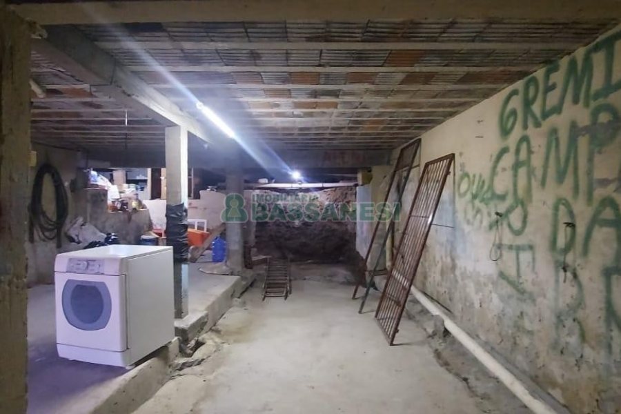 Casa com 88m², 3 dormitórios, 2 vagas, no bairro Cidade Nova em Caxias do Sul para Alugar