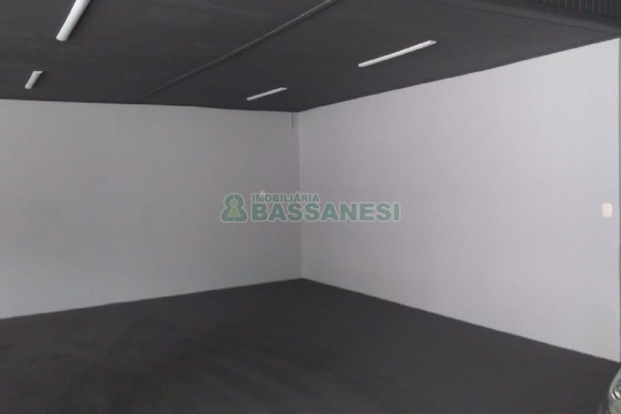 Pavilhão com 140m², no bairro Exposição em Caxias do Sul para Alugar