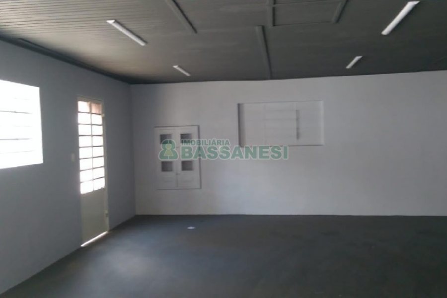 Pavilhão com 140m², no bairro Exposição em Caxias do Sul para Alugar