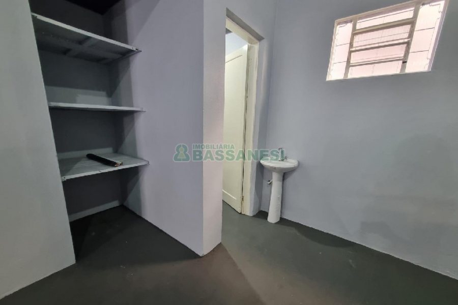 Pavilhão com 140m², no bairro Exposição em Caxias do Sul para Alugar