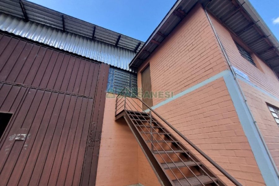 Pavilhão com 400m², no bairro Salgado Filho em Caxias do Sul para Alugar