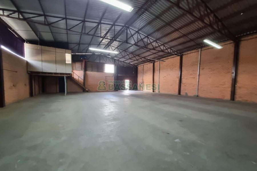 Pavilhão com 400m², no bairro Salgado Filho em Caxias do Sul para Alugar