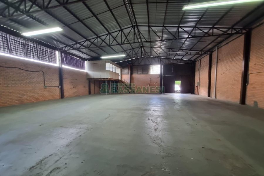 Pavilhão com 400m², no bairro Salgado Filho em Caxias do Sul para Alugar