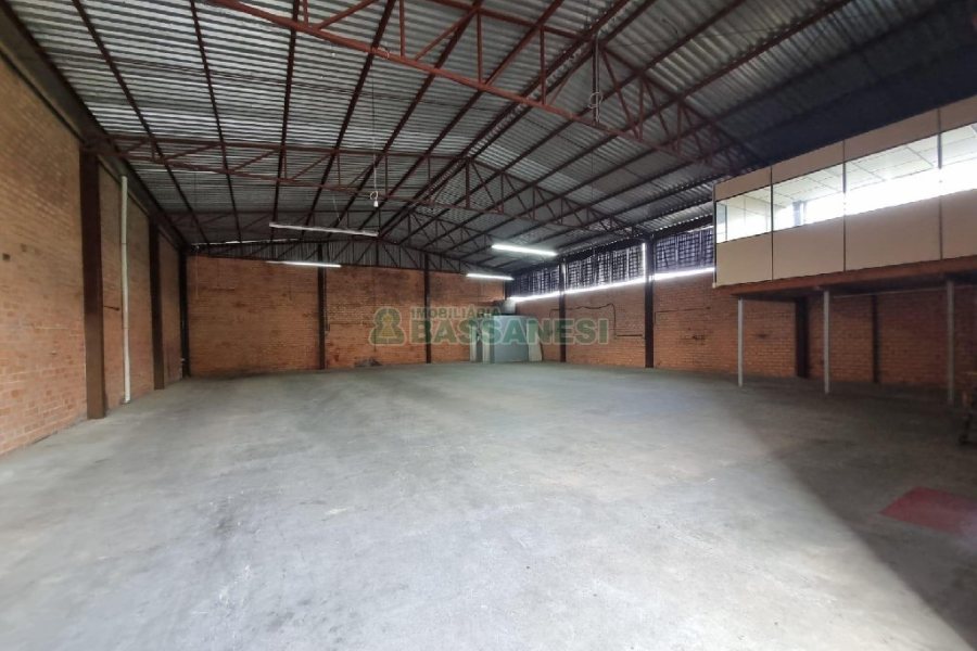 Pavilhão com 400m², no bairro Salgado Filho em Caxias do Sul para Alugar