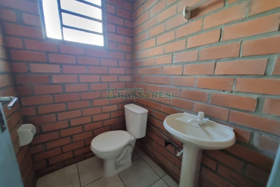 Pavilhão com 400m², no bairro Salgado Filho em Caxias do Sul para Alugar