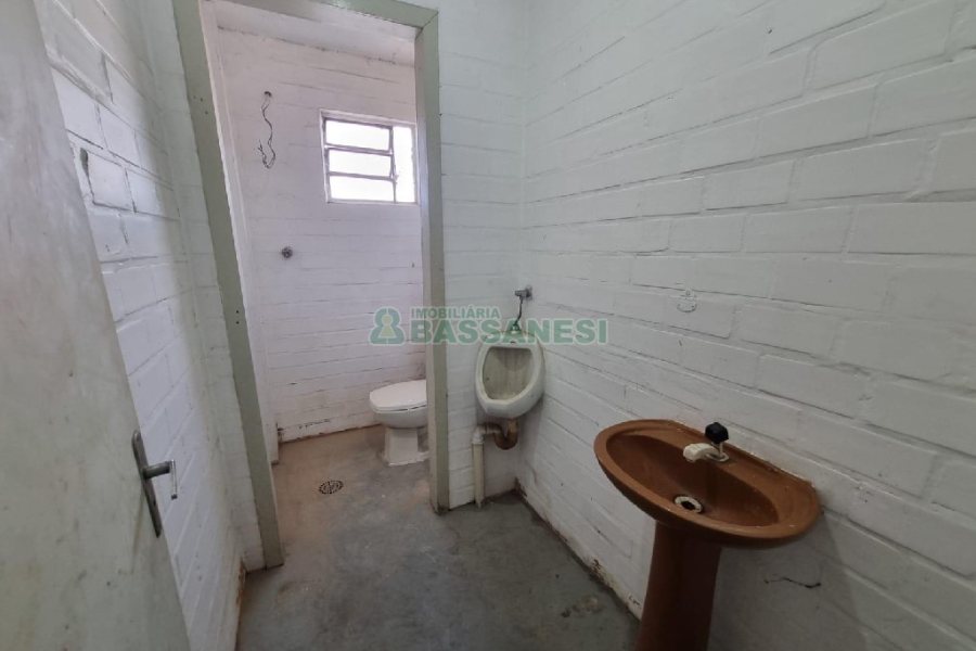 Pavilhão com 400m², no bairro Salgado Filho em Caxias do Sul para Alugar