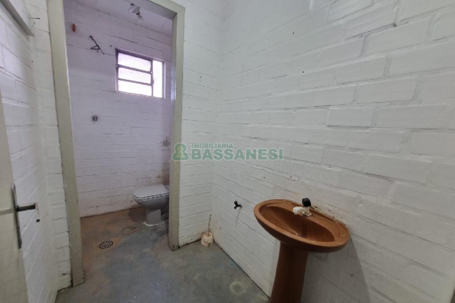 Pavilhão com 400m², no bairro Salgado Filho em Caxias do Sul para Alugar