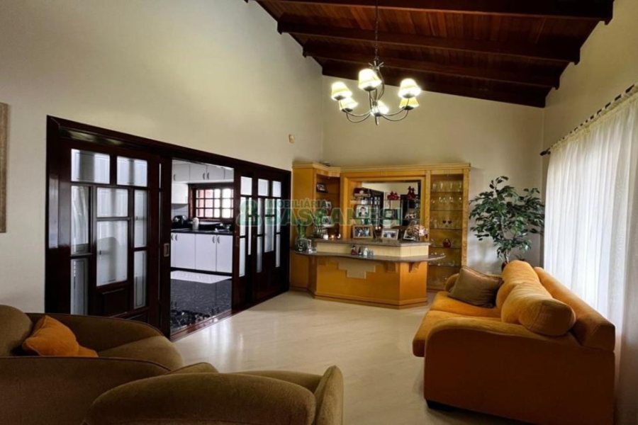 Casa com 243m², 3 dormitórios, 4 vagas, no bairro Bela Vista em Caxias do Sul para Alugar ou Comprar