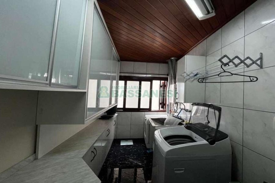 Casa com 243m², 3 dormitórios, 4 vagas, no bairro Bela Vista em Caxias do Sul para Alugar ou Comprar