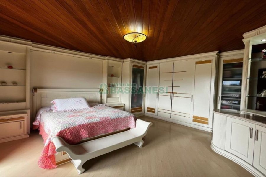 Casa com 243m², 3 dormitórios, 4 vagas, no bairro Bela Vista em Caxias do Sul para Alugar ou Comprar