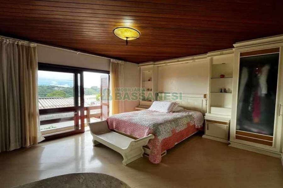 Casa com 243m², 3 dormitórios, 4 vagas, no bairro Bela Vista em Caxias do Sul para Alugar ou Comprar