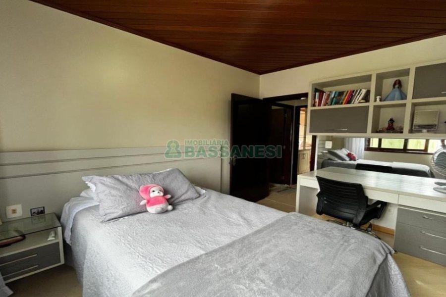 Casa com 243m², 3 dormitórios, 4 vagas, no bairro Bela Vista em Caxias do Sul para Alugar ou Comprar