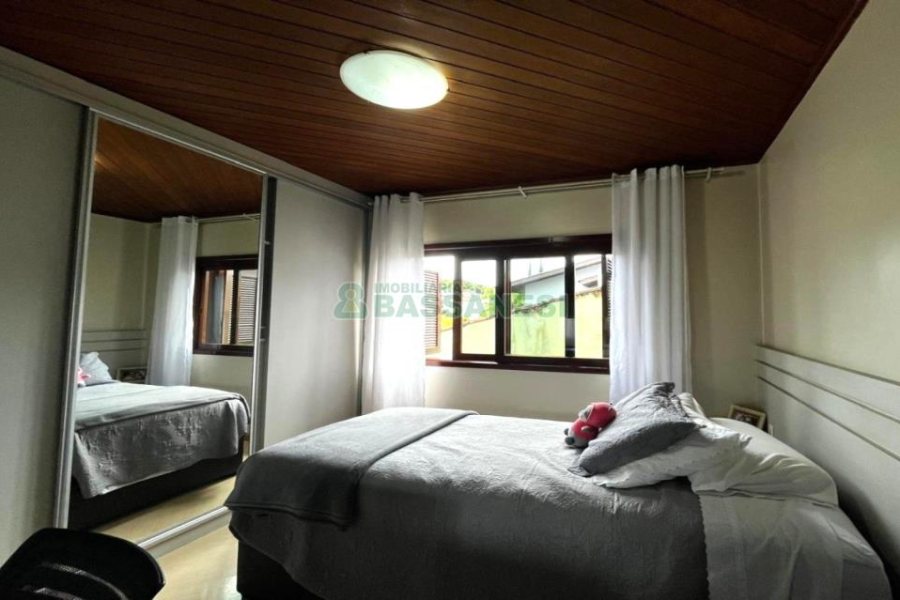 Casa com 243m², 3 dormitórios, 4 vagas, no bairro Bela Vista em Caxias do Sul para Alugar ou Comprar