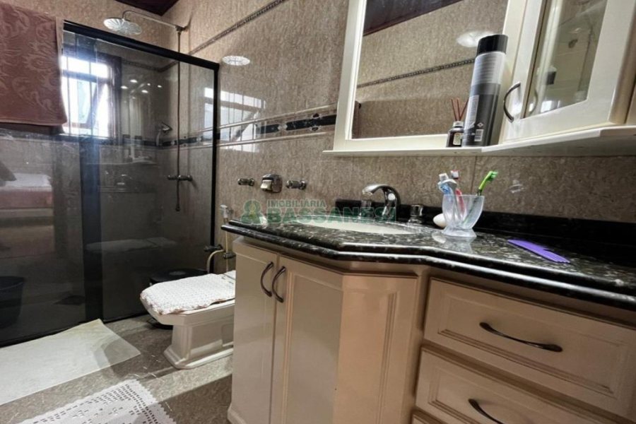 Casa com 243m², 3 dormitórios, 4 vagas, no bairro Bela Vista em Caxias do Sul para Alugar ou Comprar