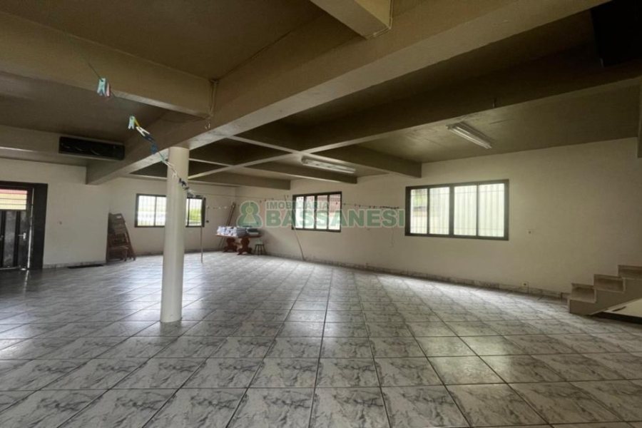 Casa com 243m², 3 dormitórios, 4 vagas, no bairro Bela Vista em Caxias do Sul para Alugar ou Comprar