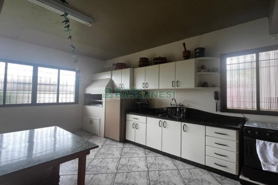 Casa com 243m², 3 dormitórios, 4 vagas, no bairro Bela Vista em Caxias do Sul para Alugar ou Comprar