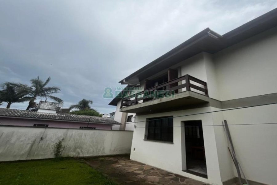 Casa com 243m², 3 dormitórios, 4 vagas, no bairro Bela Vista em Caxias do Sul para Alugar ou Comprar
