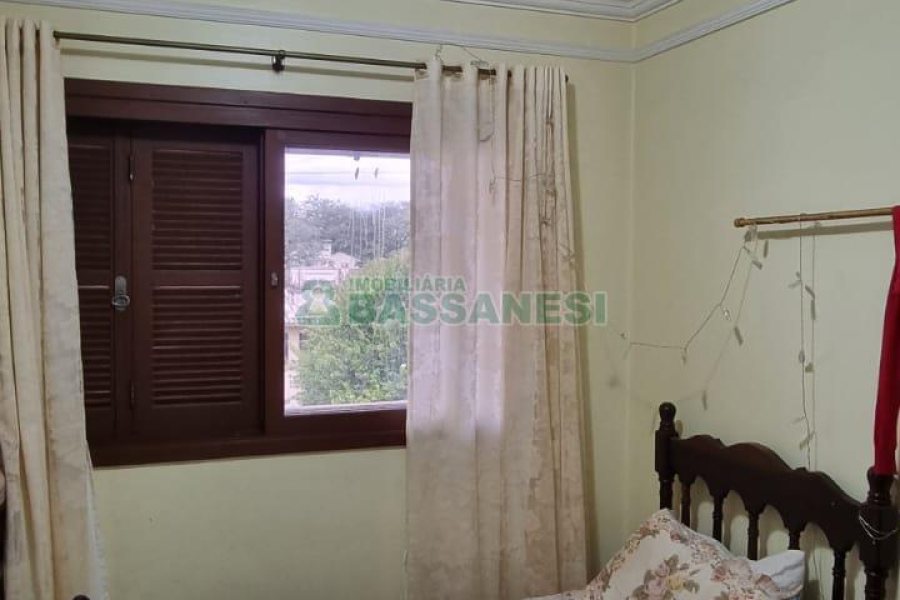 Casa com 342m², 3 dormitórios, 1 vaga, no bairro Cinqüentenário em Caxias do Sul para Comprar