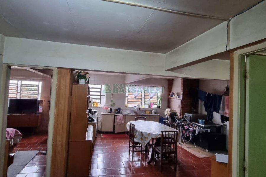 Casa com 342m², 3 dormitórios, 1 vaga, no bairro Cinqüentenário em Caxias do Sul para Comprar