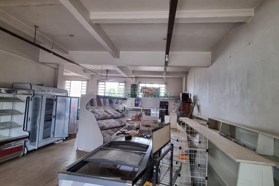 Casa com 342m², 3 dormitórios, 1 vaga, no bairro Cinqüentenário em Caxias do Sul para Comprar