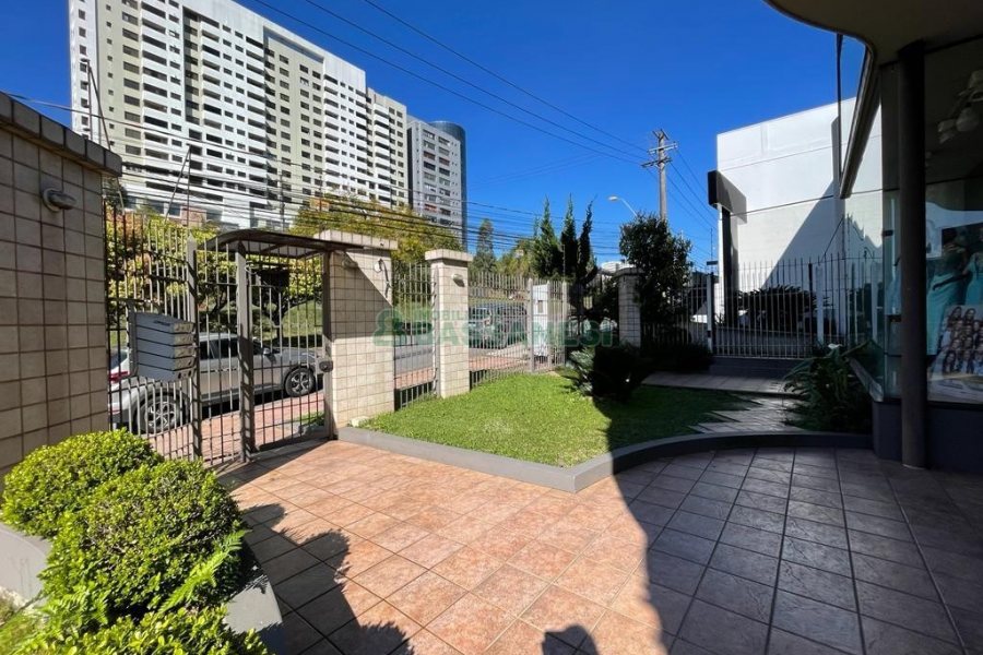 Predio com 1352m², 1 vaga, no bairro Cinqüentenário em Caxias do Sul para Alugar