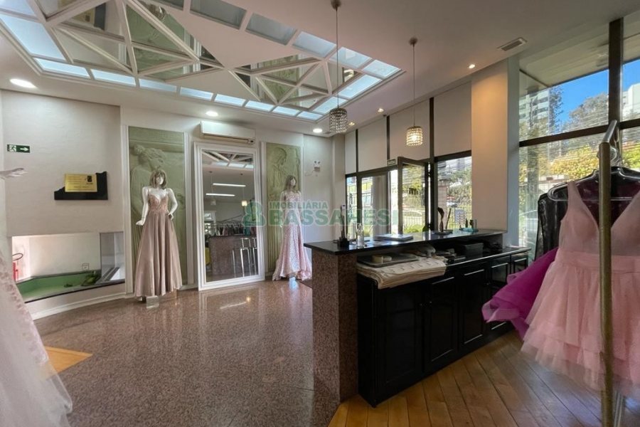 Predio com 1352m², 1 vaga, no bairro Cinqüentenário em Caxias do Sul para Alugar