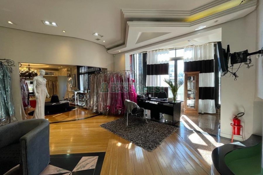 Predio com 1352m², 1 vaga, no bairro Cinqüentenário em Caxias do Sul para Alugar