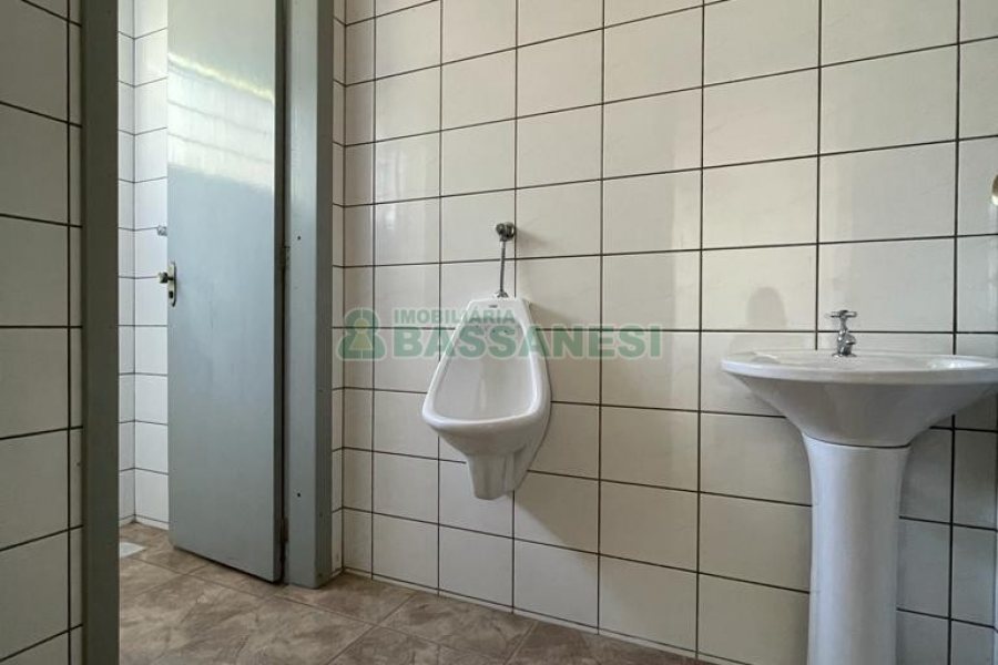 Predio com 1352m², 1 vaga, no bairro Cinqüentenário em Caxias do Sul para Alugar