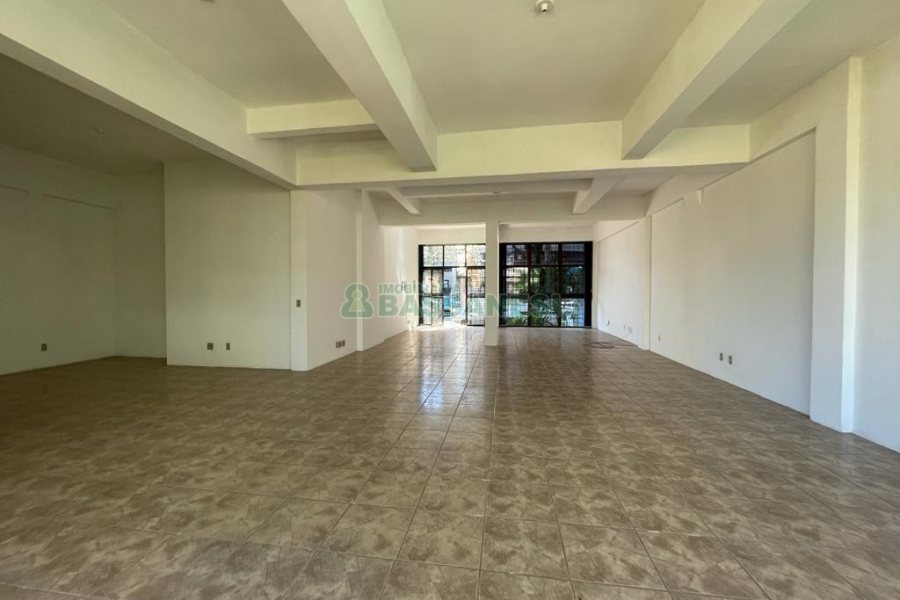 Predio com 1352m², 1 vaga, no bairro Cinqüentenário em Caxias do Sul para Alugar